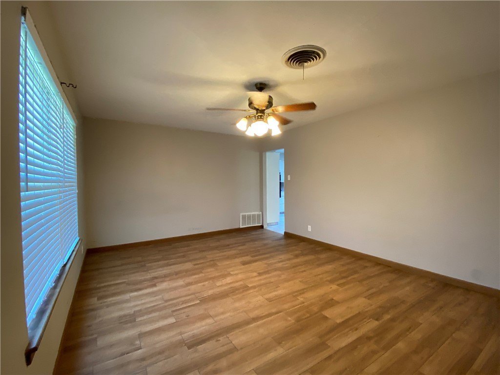 536 W Yoakum Ave – photo 4