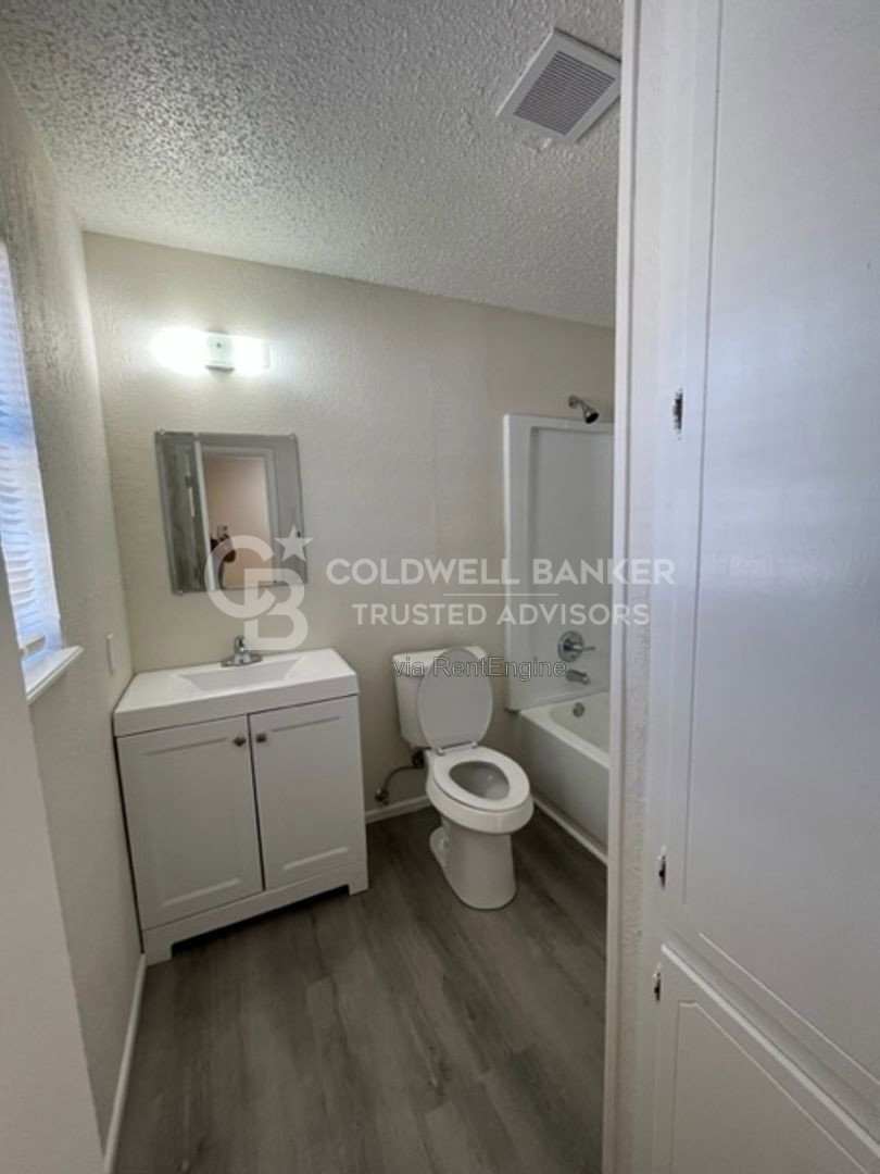 1103 52nd St unit Apartment D – photo 4
