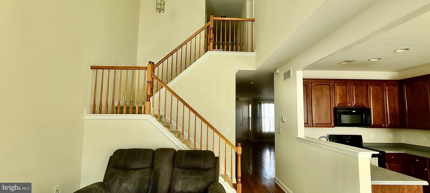 196 Chancellor Dr – photo 2