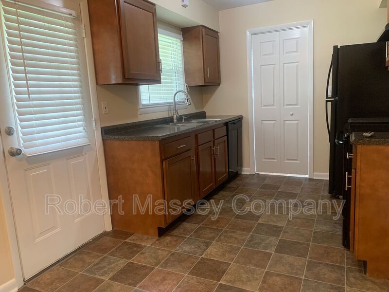 2611 Gardiner Ln – photo 5