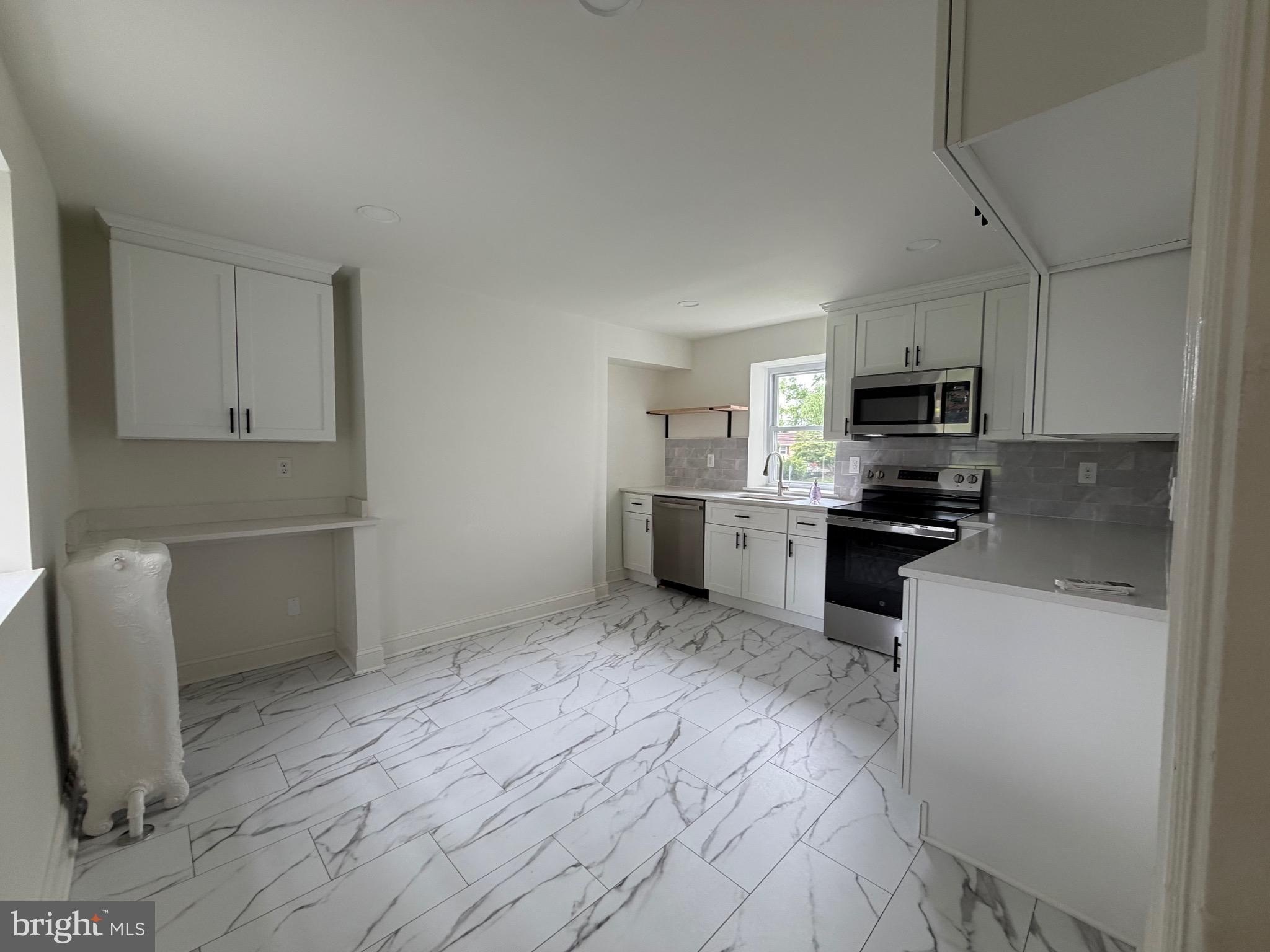 461 W 11th Ave – photo 4