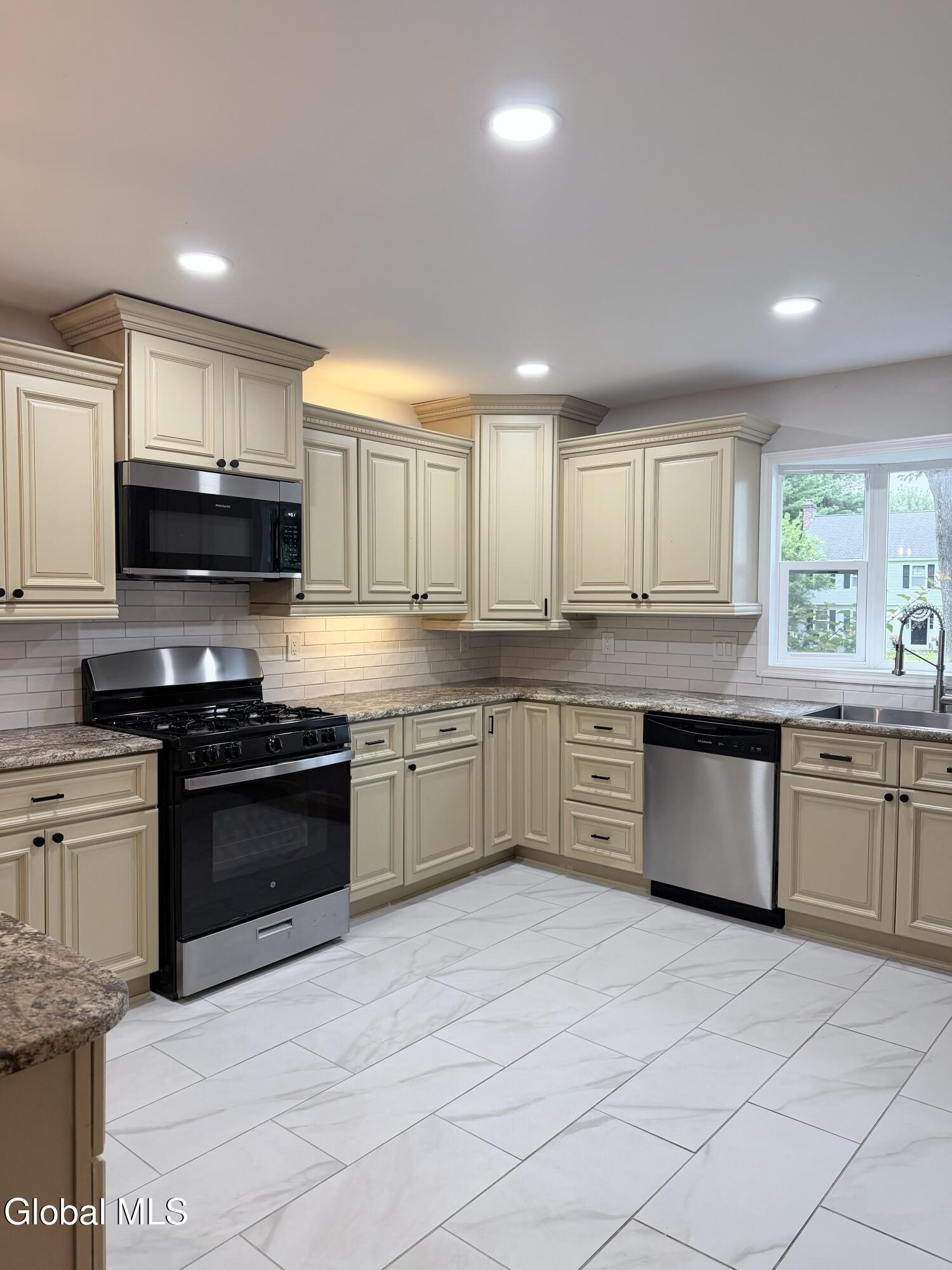 7 Fenway Ct – photo 2