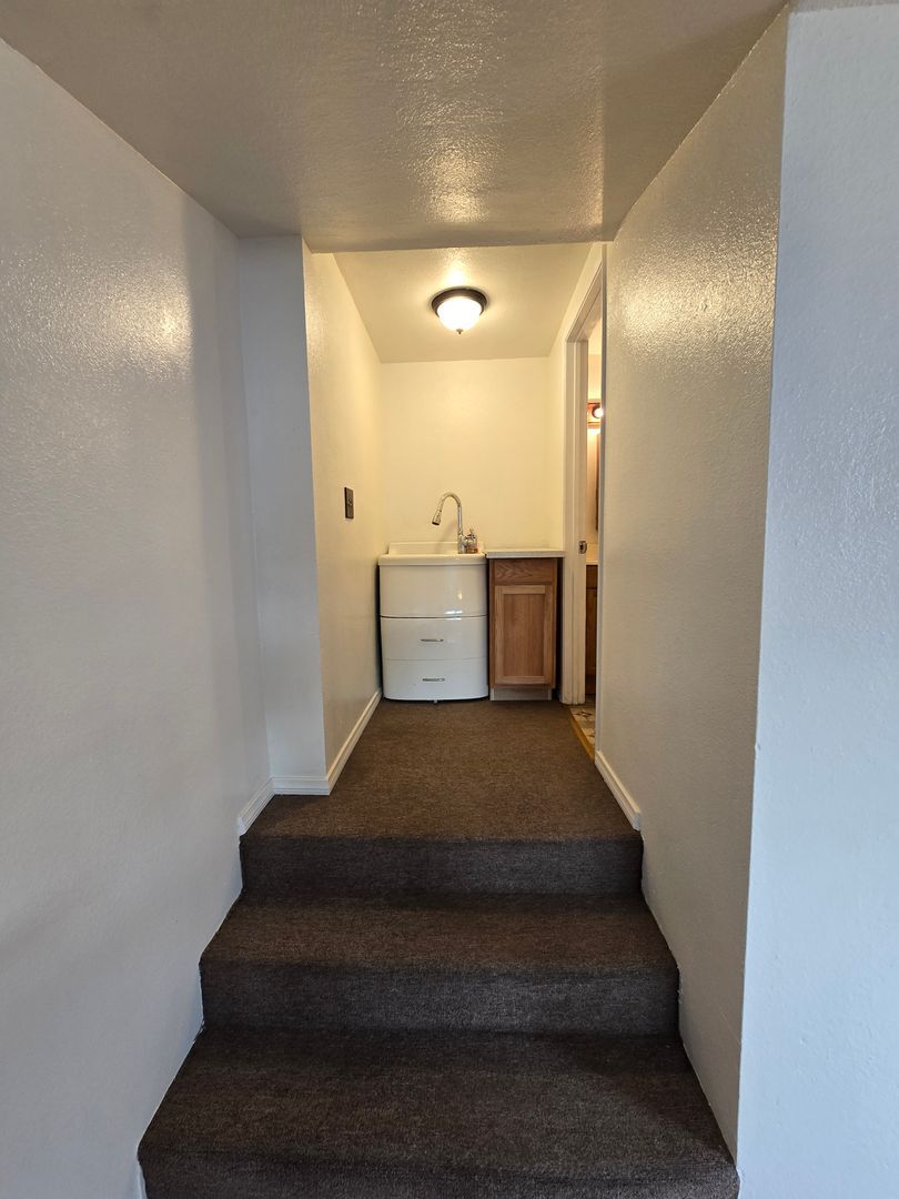 562 Jefferson Ave – photo 3