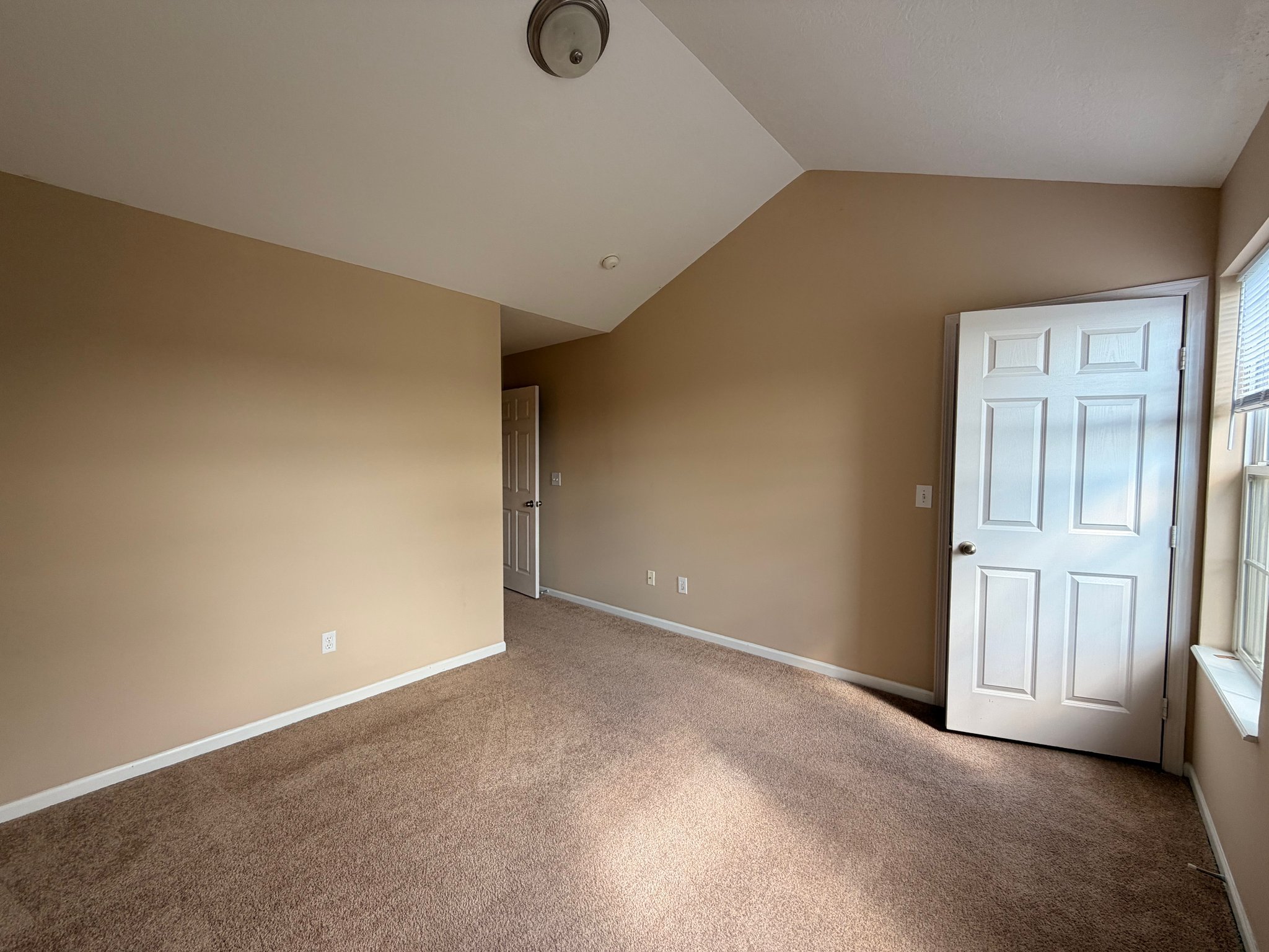 1020 Hartford Village Blvd – photo 4