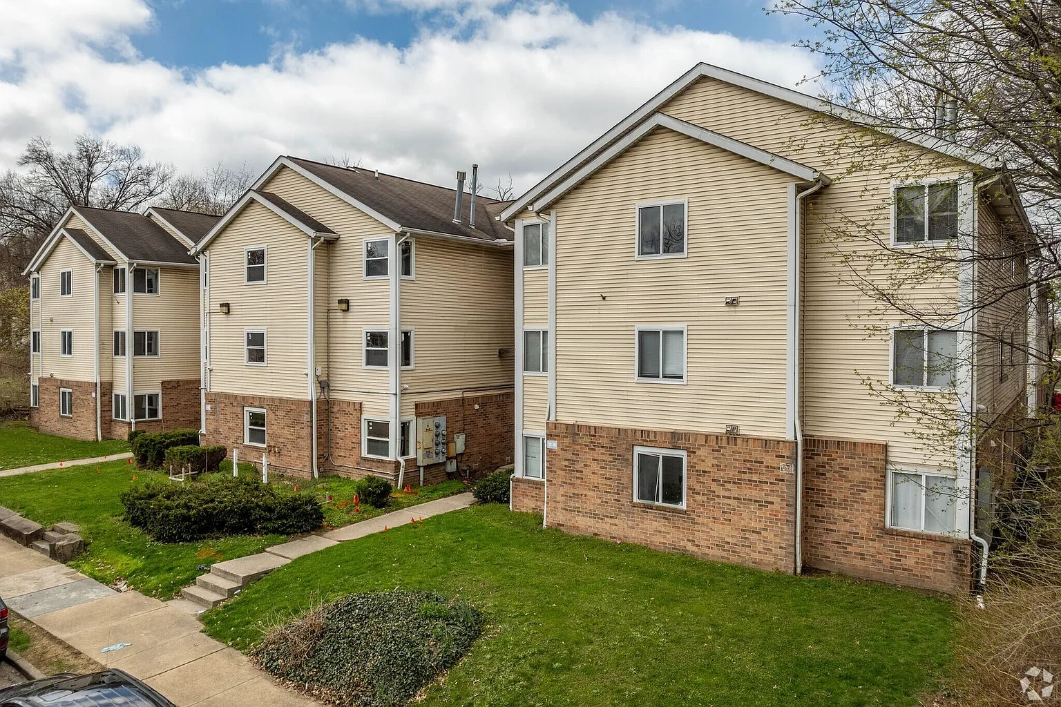 University Commons Apartments – photo 2