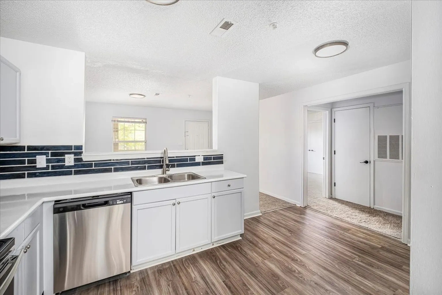 Carlson Bay Luxury Apartments – photo 5