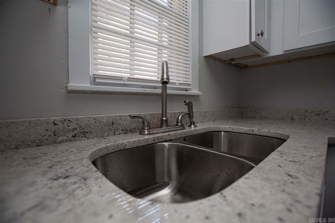 926 W 29th St – photo 5