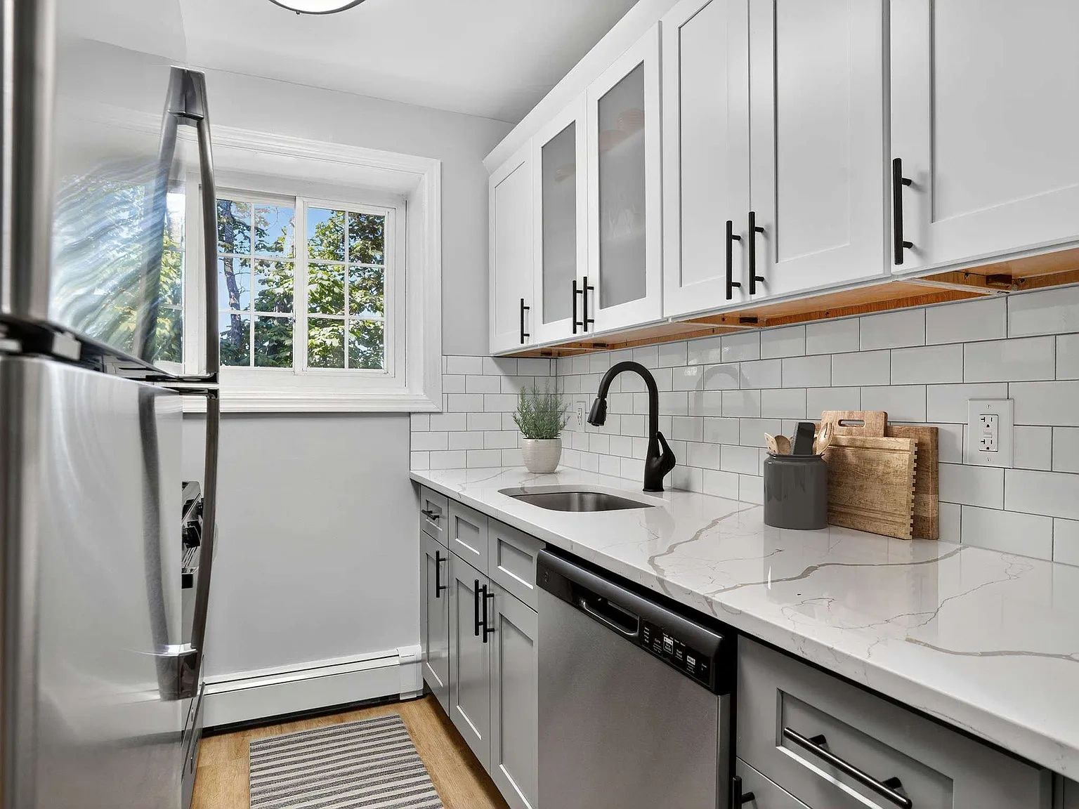 Eagle Rock Apartments at Carle Place – photo 1