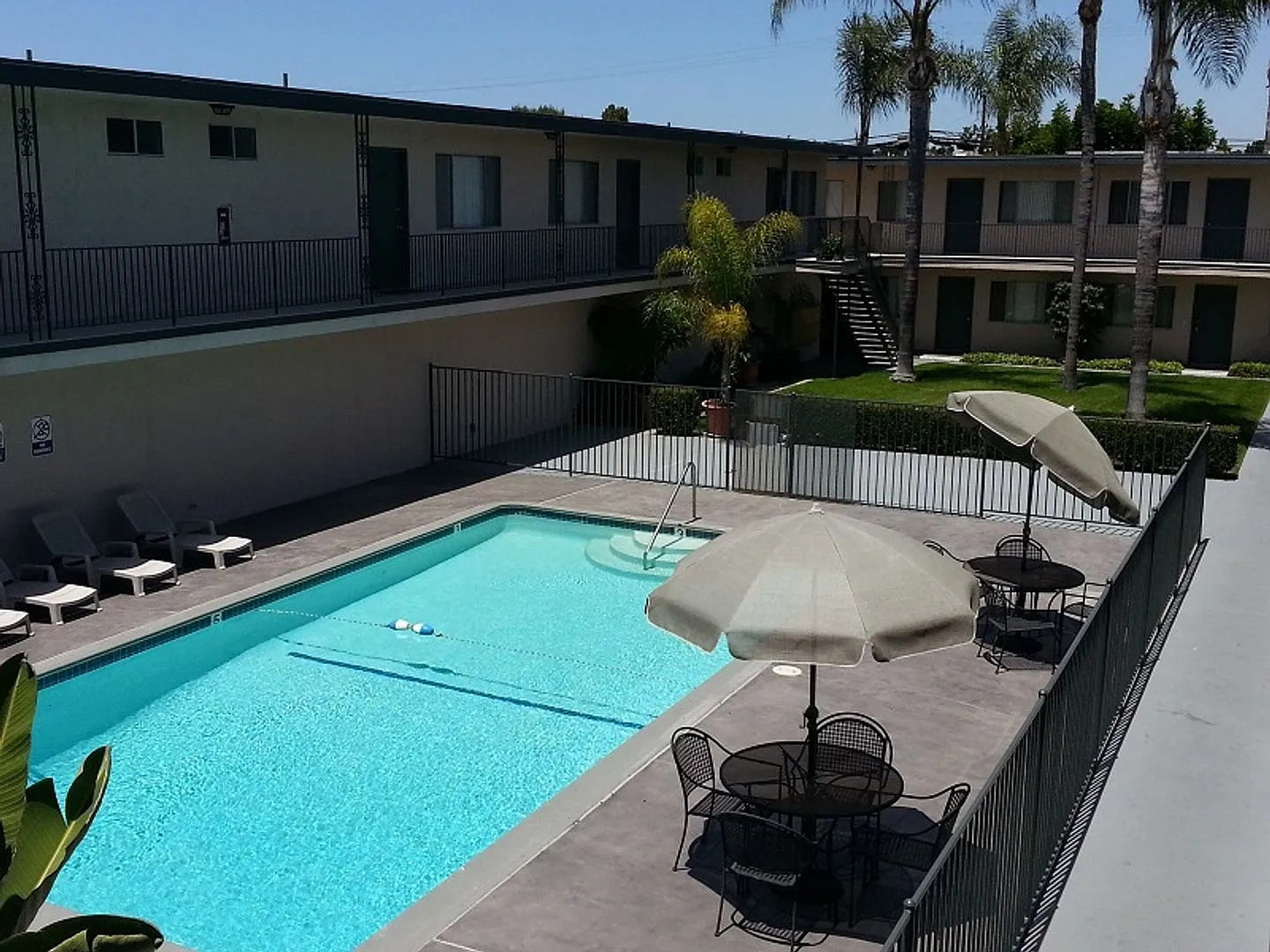 210 Quintard St – photo 2