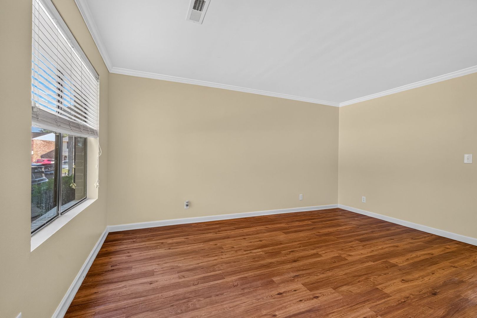 6239 Lucille Dr – photo 5