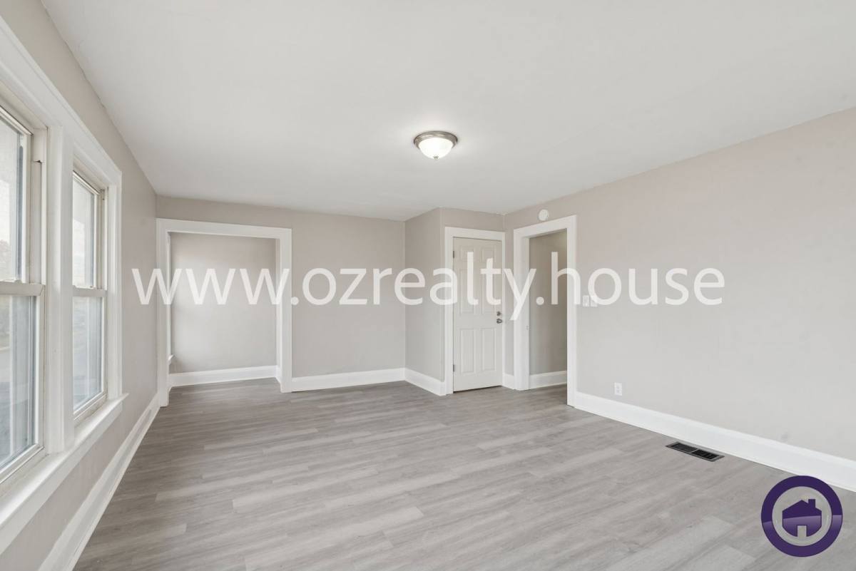 3241 Cherry St – photo 3