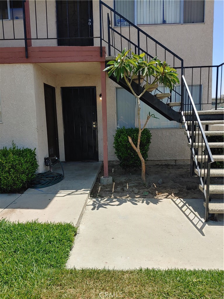 4211 N Mountain Dr – photo 3