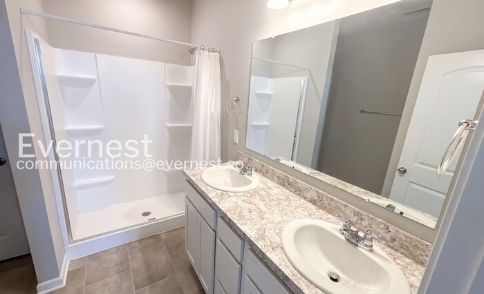 89 Hutchison St – photo 5