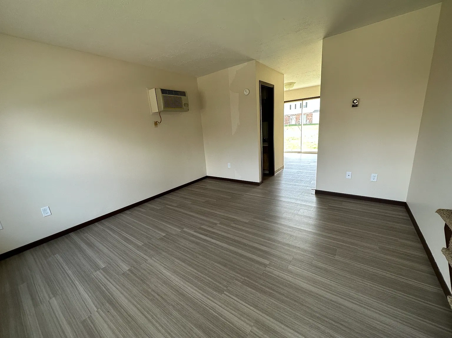 Pleasant Valley Apartments – photo 1