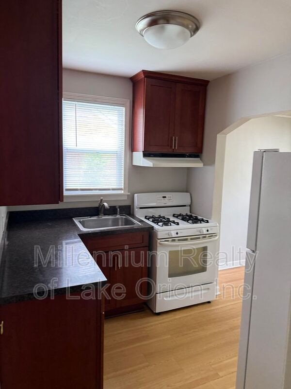 271 Dick Ave – photo 3