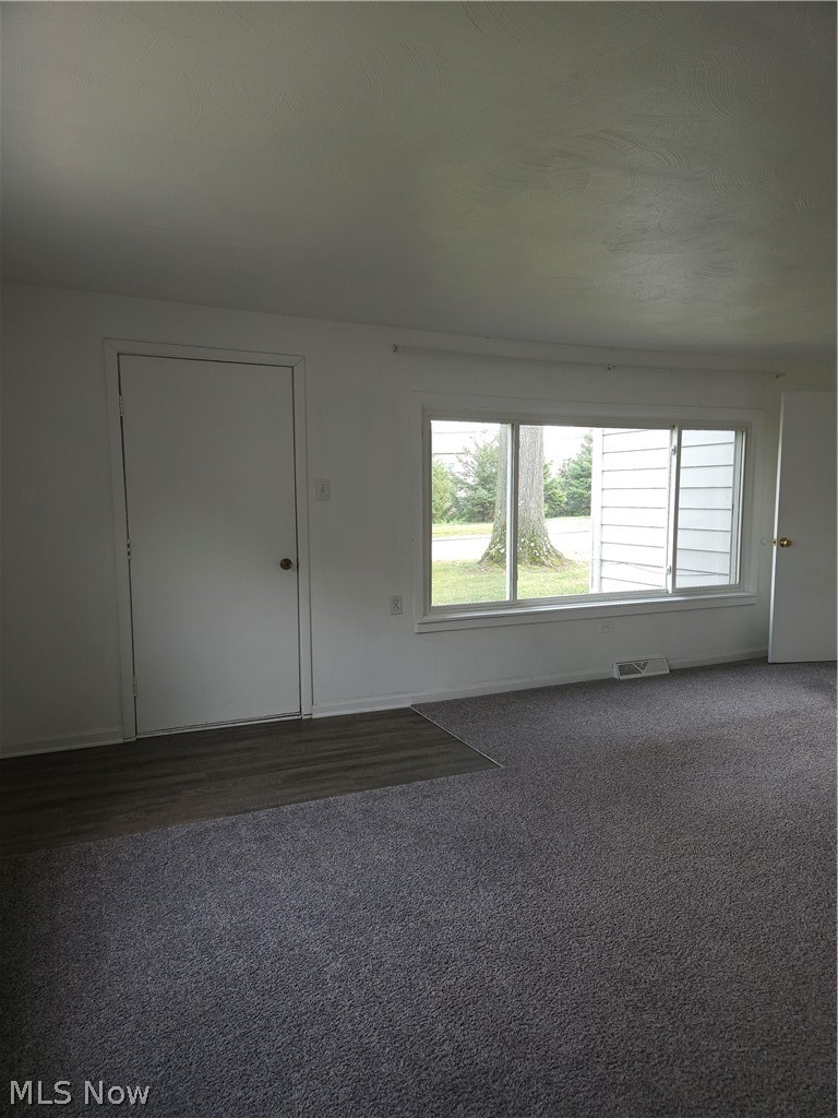 4660 Darrow Rd – photo 3