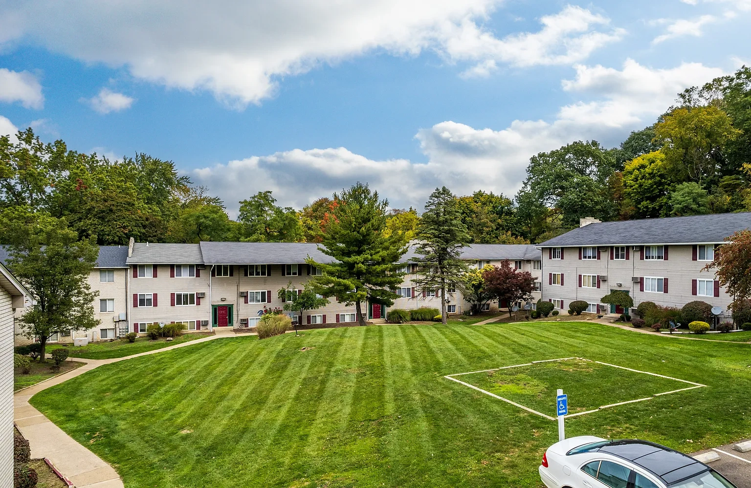 Avalon Apartments – photo 4