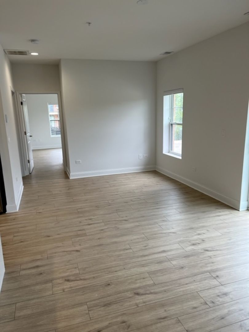 250 Anthony Ave unit 414 – photo 2