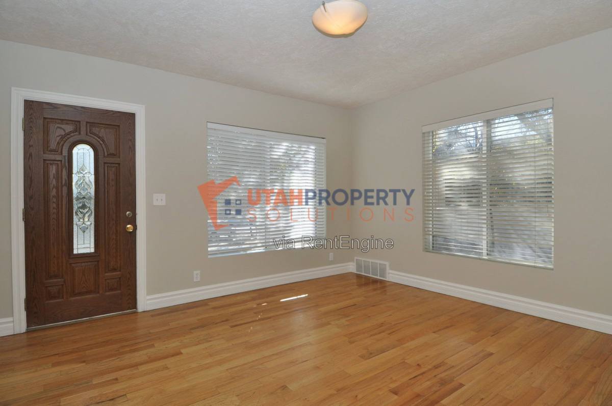 1577 Glen Arbor St – photo 4