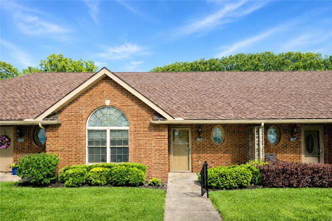 815 Village Dr – photo 1