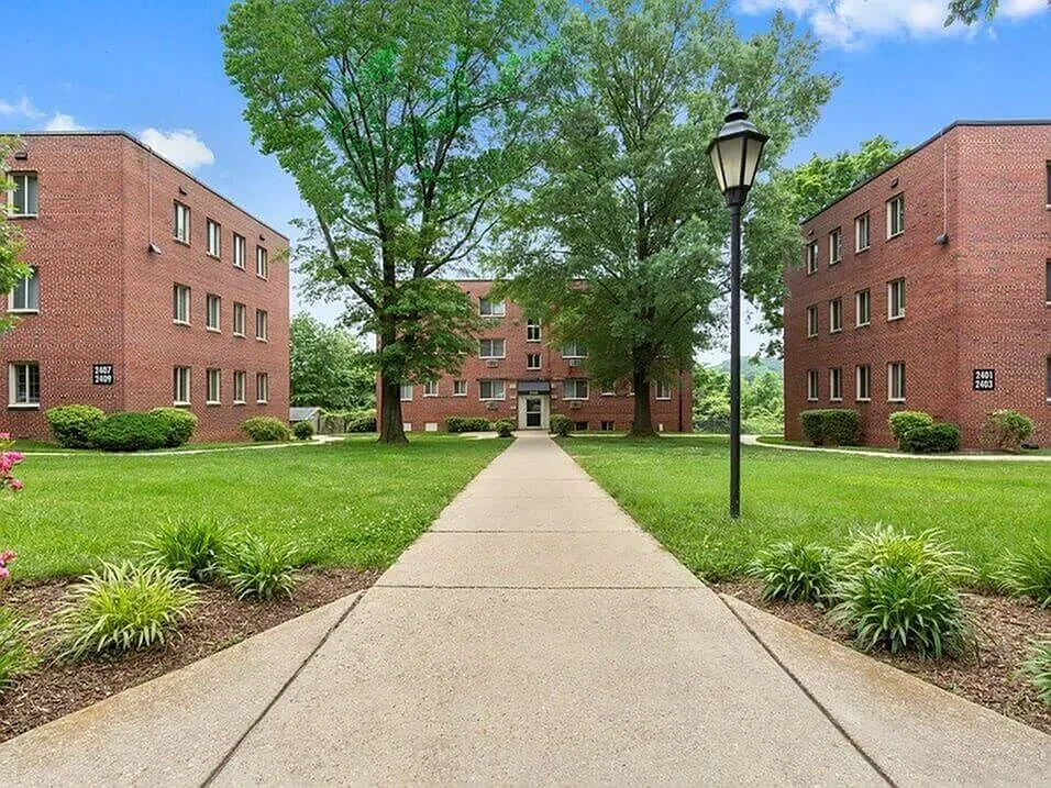 South Pointe Apartments – photo 2