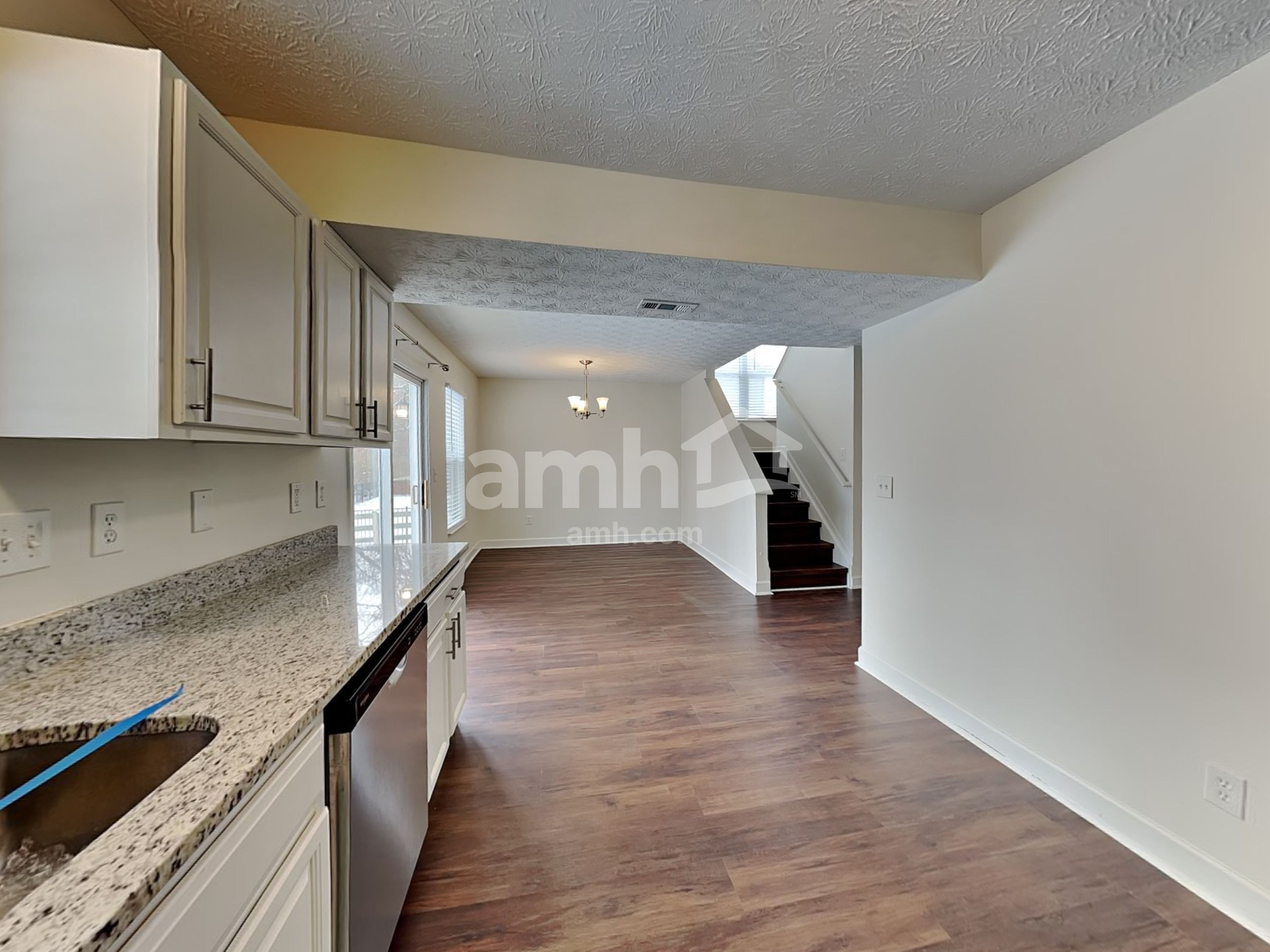 568 Princeton St – photo 4