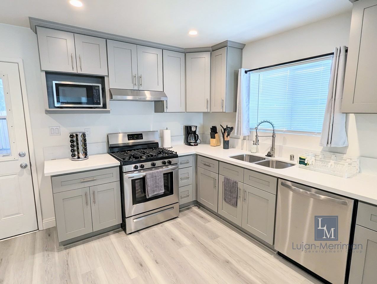 219 Loma Ave unit 7 – photo 1