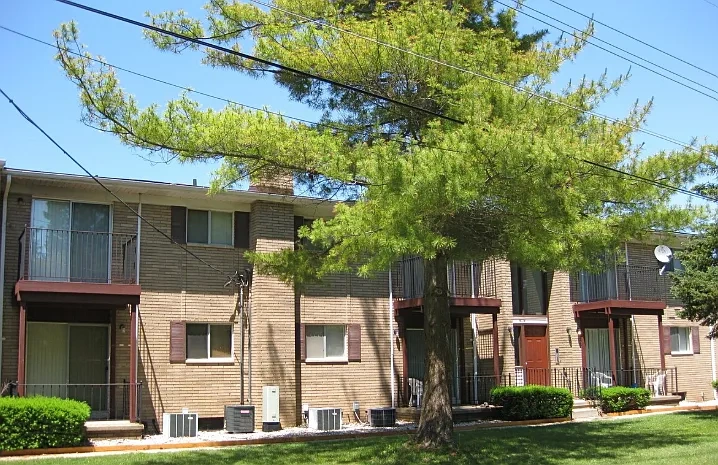 Hawk Lake Apartments – photo 2