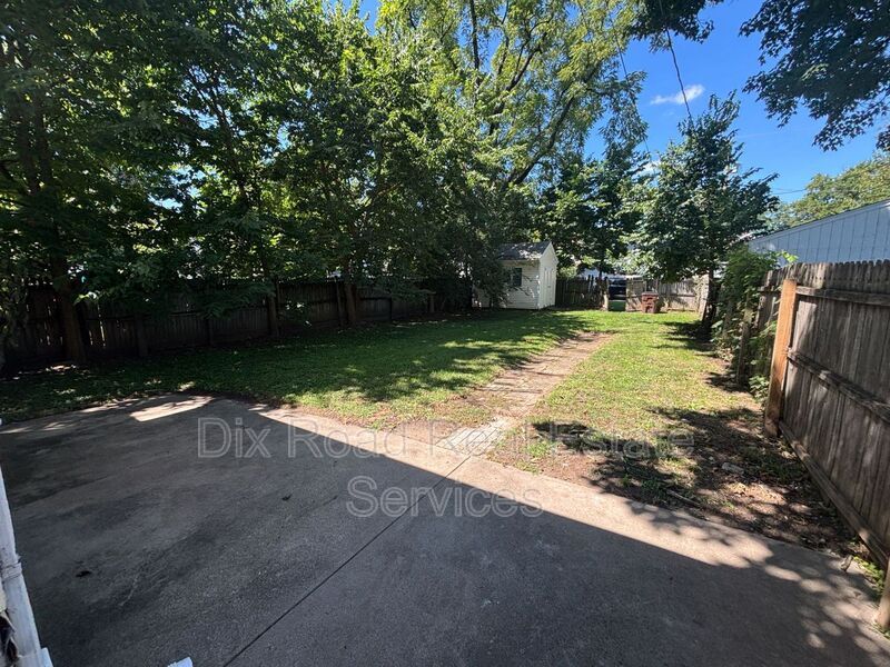 210 Monroe St – photo 4