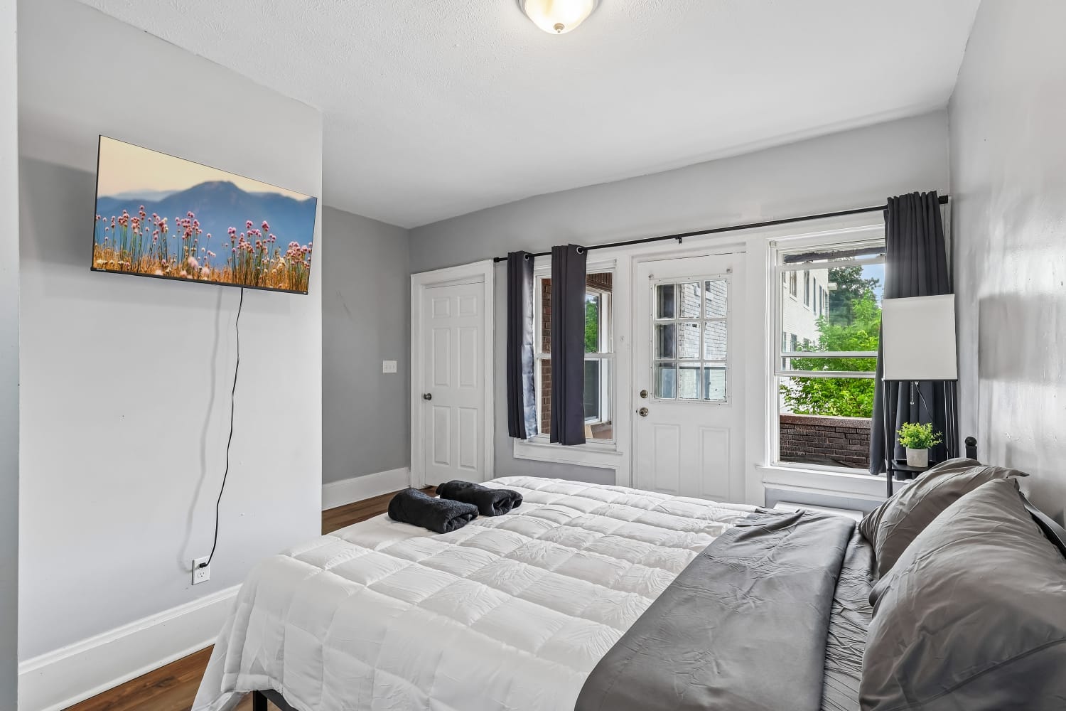 10703 Lee Ave unit 8 – photo 3