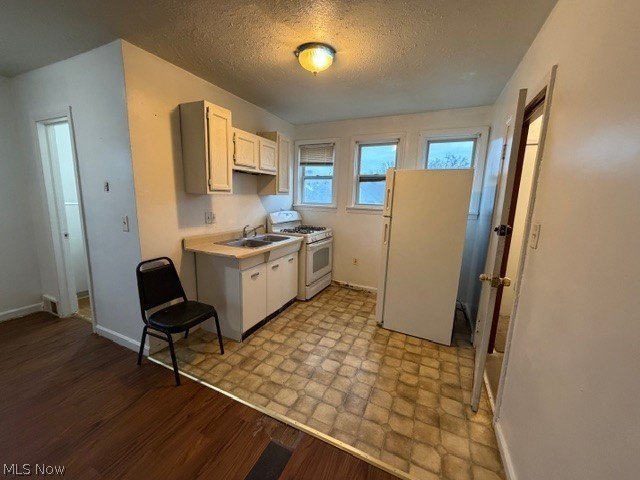 4885 Turney Rd – photo 4