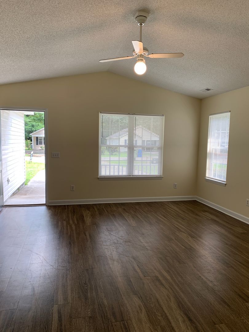 314 Hillsdale Dr – photo 3