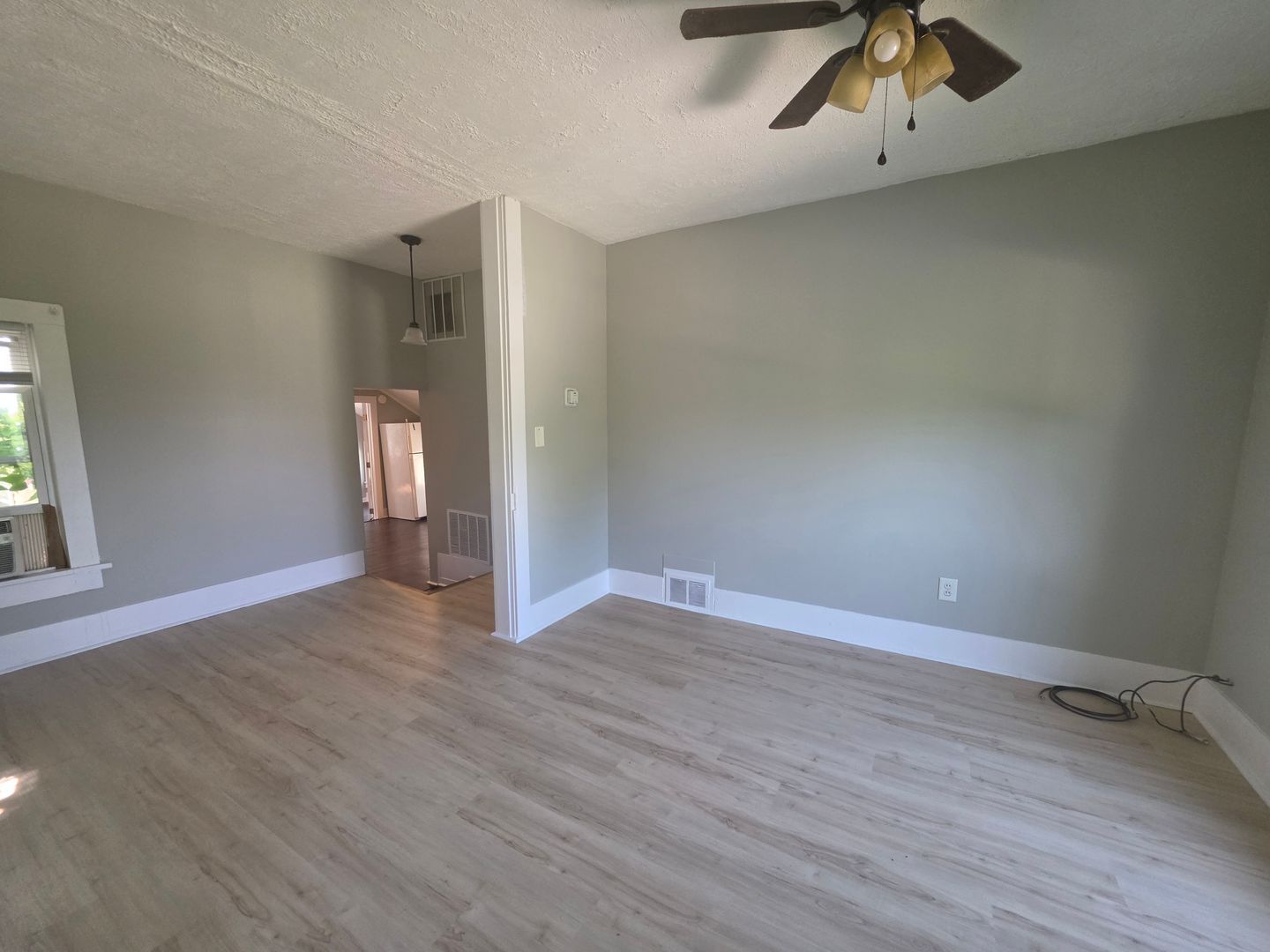 245 Cherry St unit 245 1/2 Upstairs Unit – photo 3