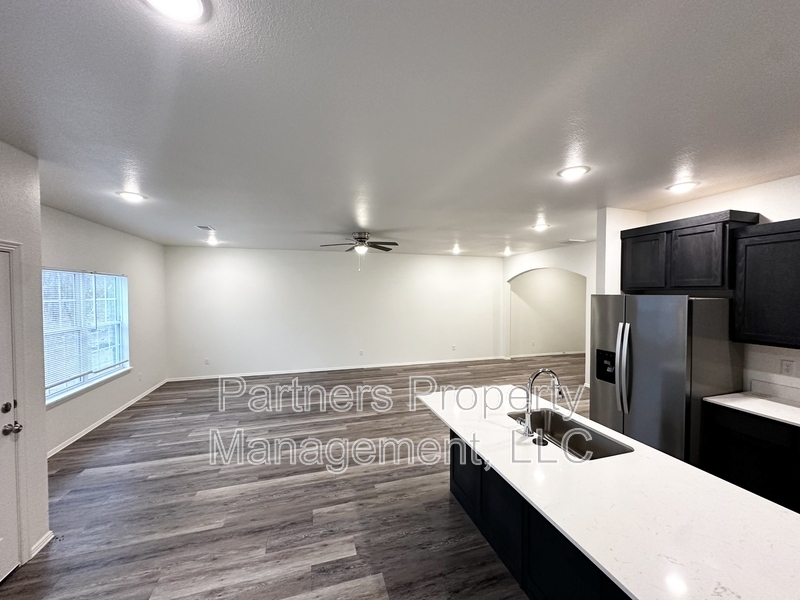 1035 S Benchmark Ln unit 1 – photo 2