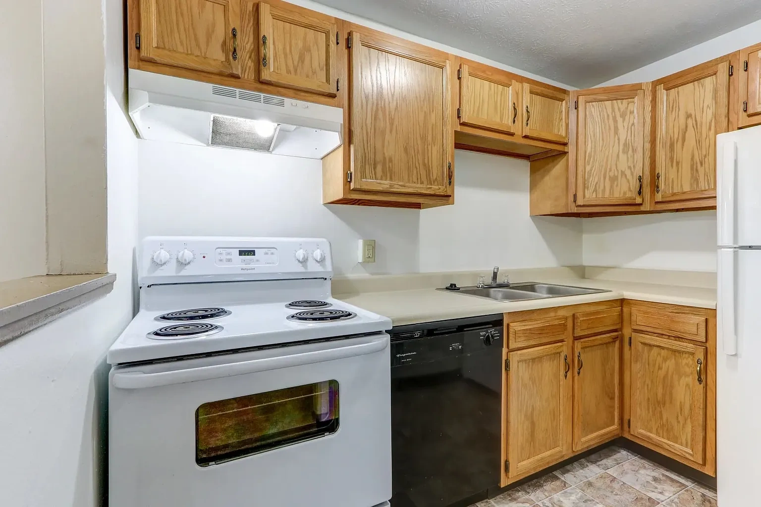 Ellacott Parkway Apartments – photo 5
