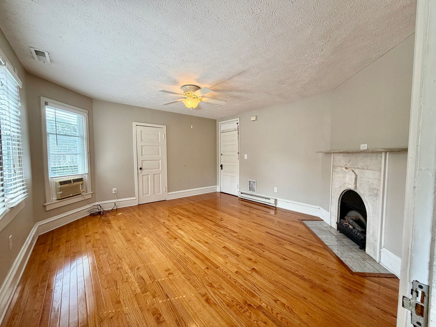 316 E Locust St unit Unit 4 – photo 3