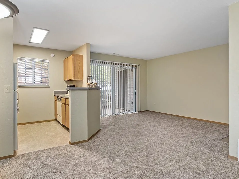 Country Club Apartments – photo 2