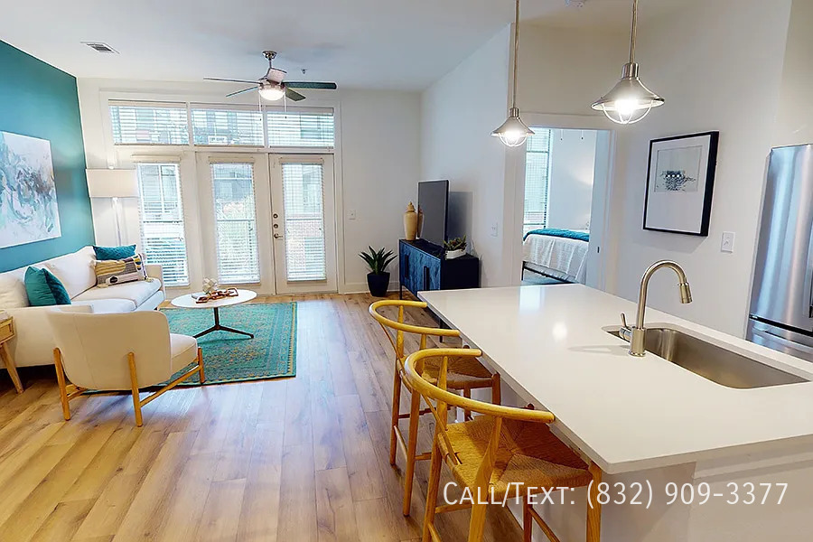 1099 Yale St – photo 4