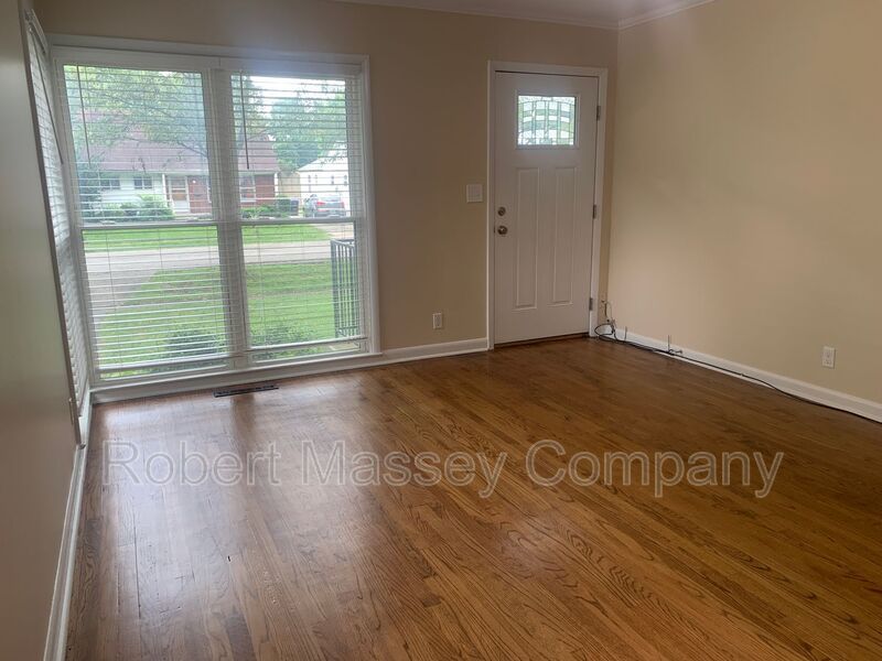 2611 Gardiner Ln – photo 3