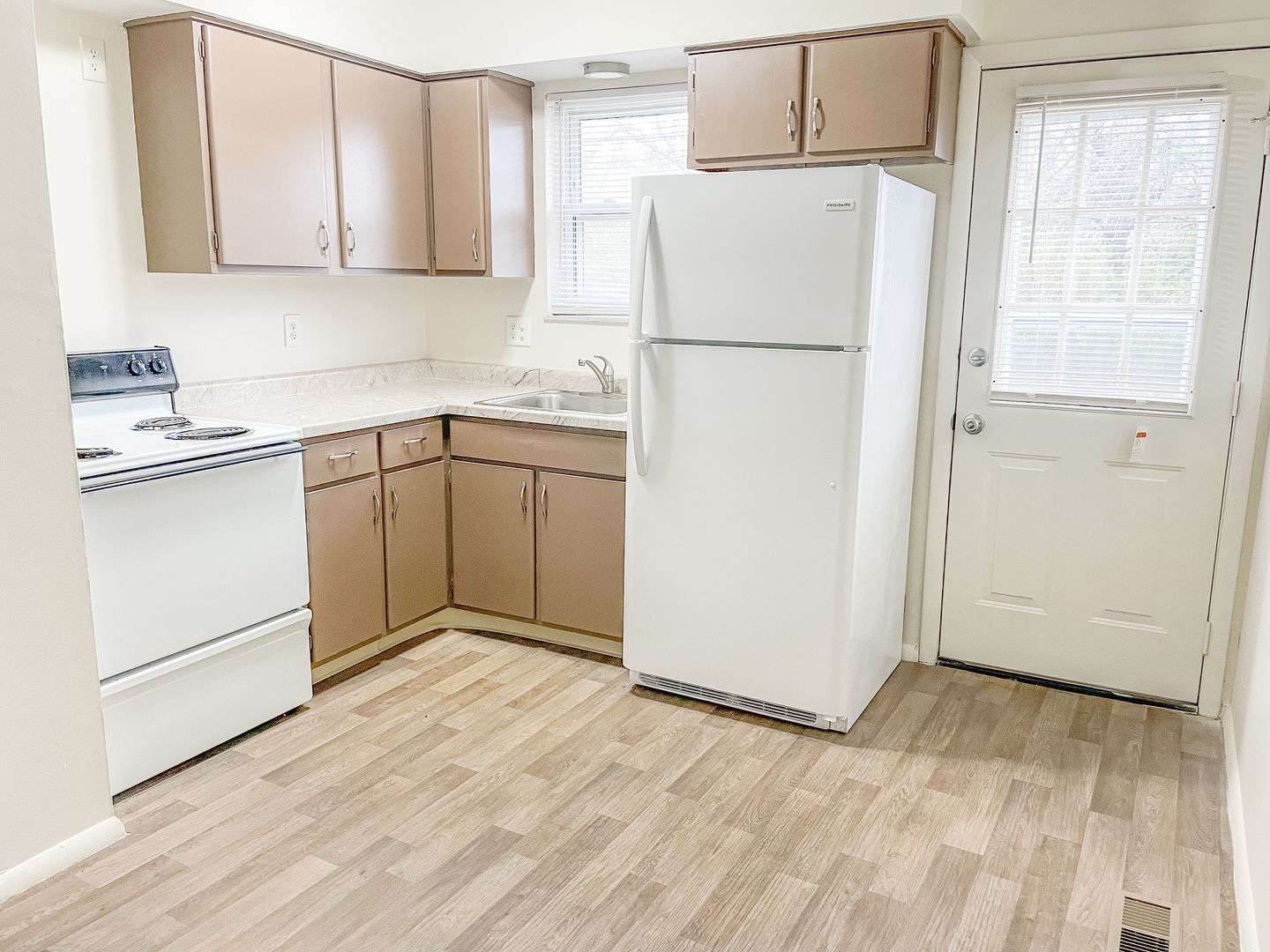 1140 Bishop Dr unit 1140-F – photo 4