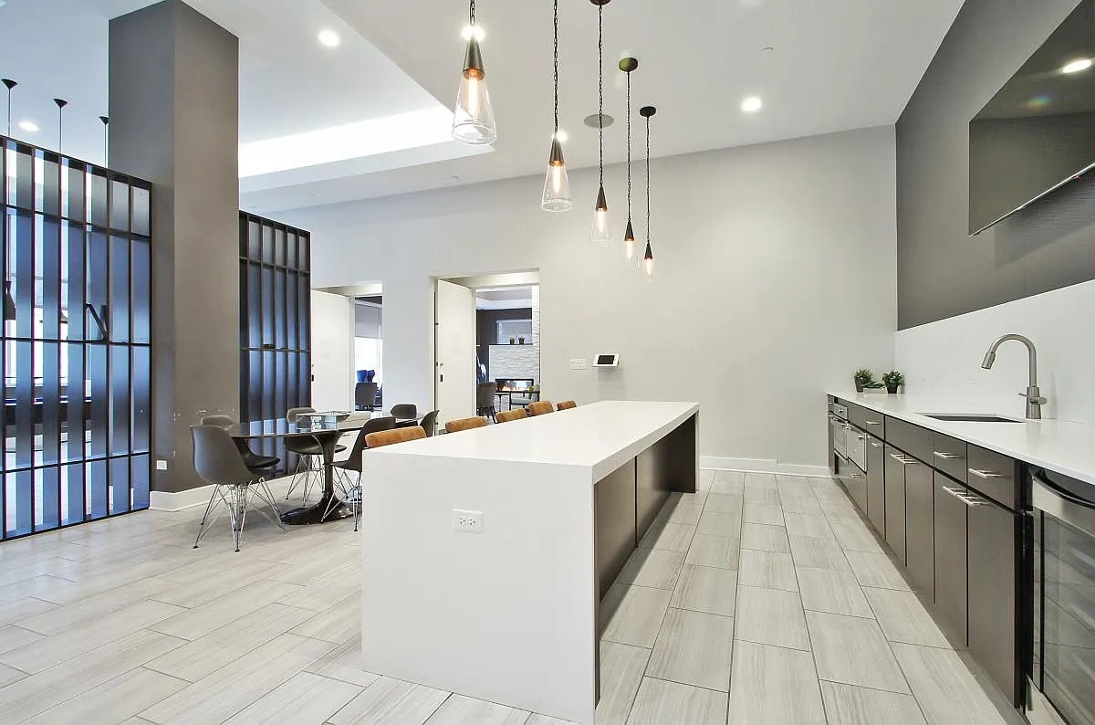 Midtown Square Apartments – photo 2