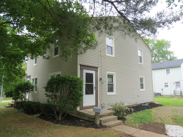 186 College St – photo 1