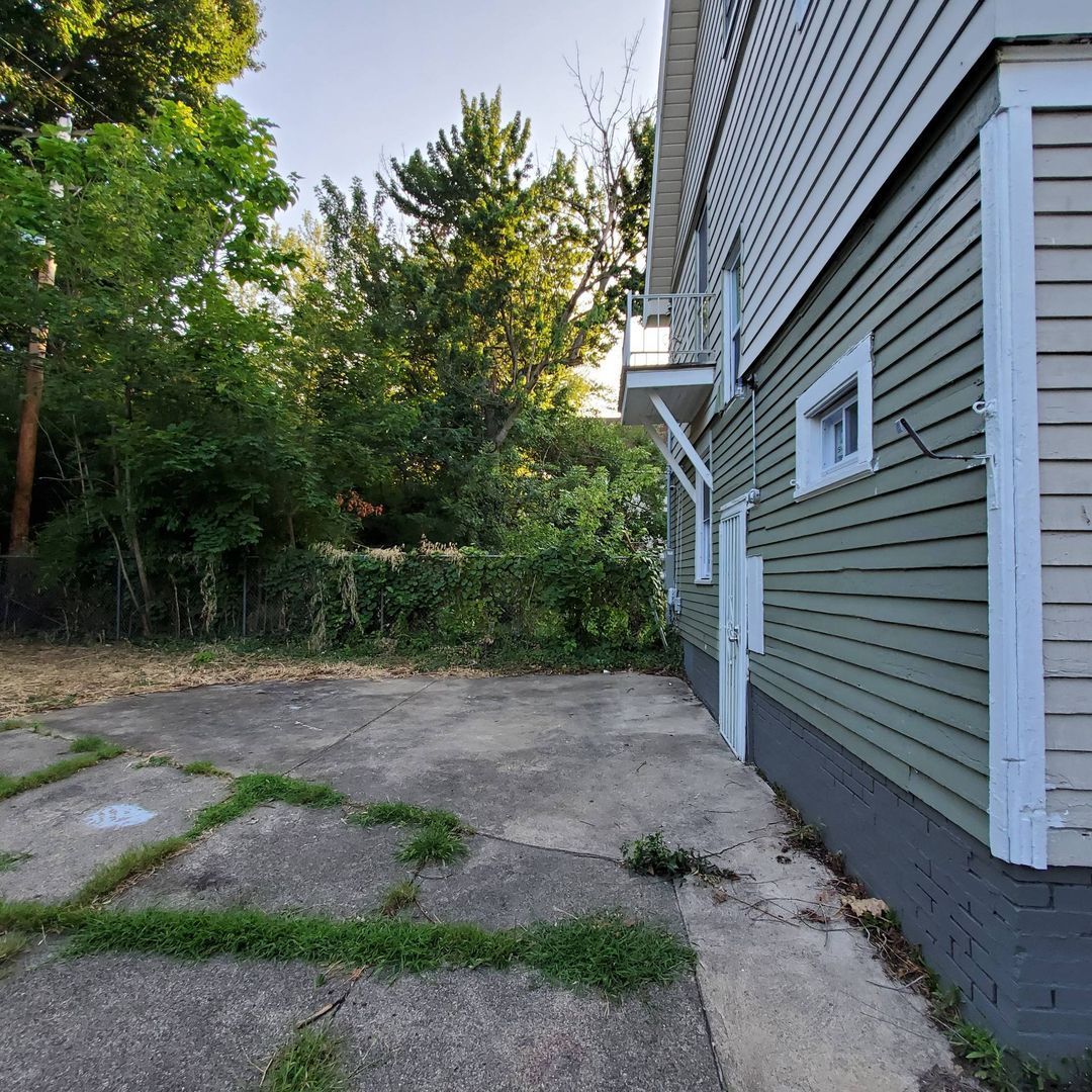 12098 Chesterfield Ave unit Unit 1 – photo 5