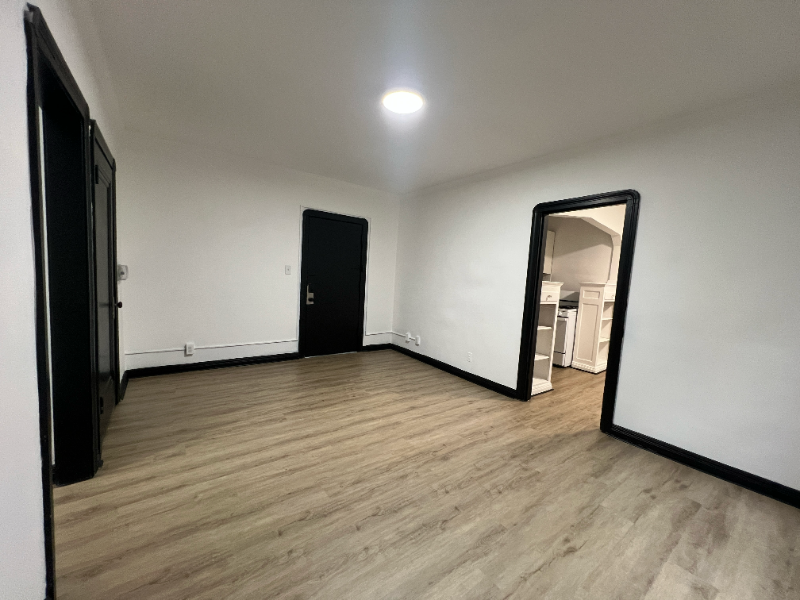 1411 Roycroft Ave – photo 5