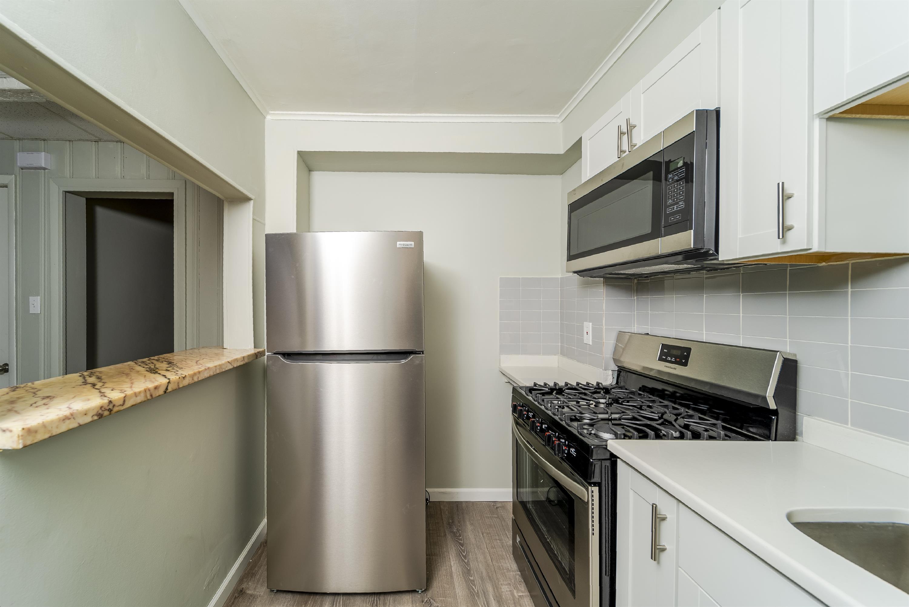 139 N Pine Ave – photo 2