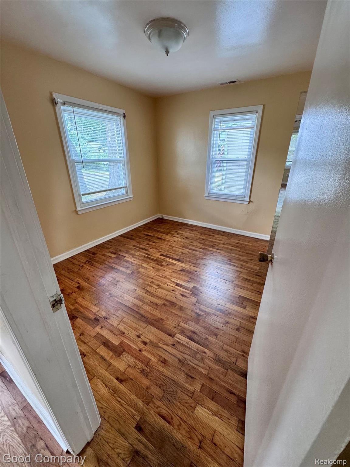 21541 Collingham Ave – photo 5