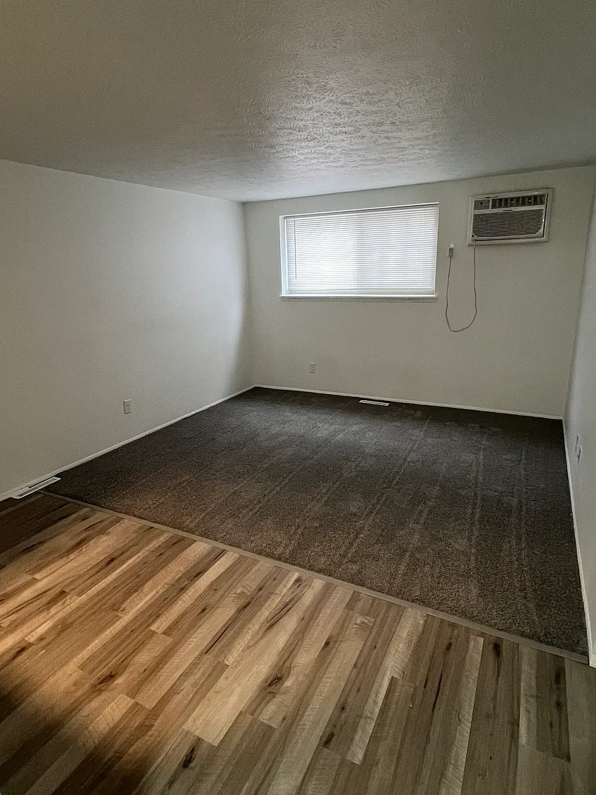 114 South – photo 4