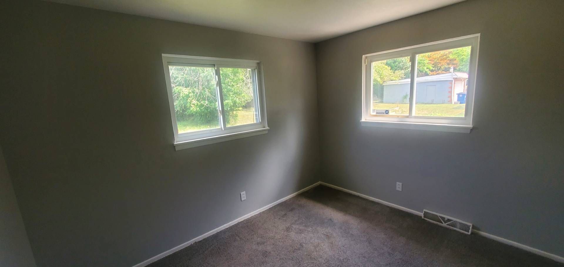 4595 Lee Rd – photo 1