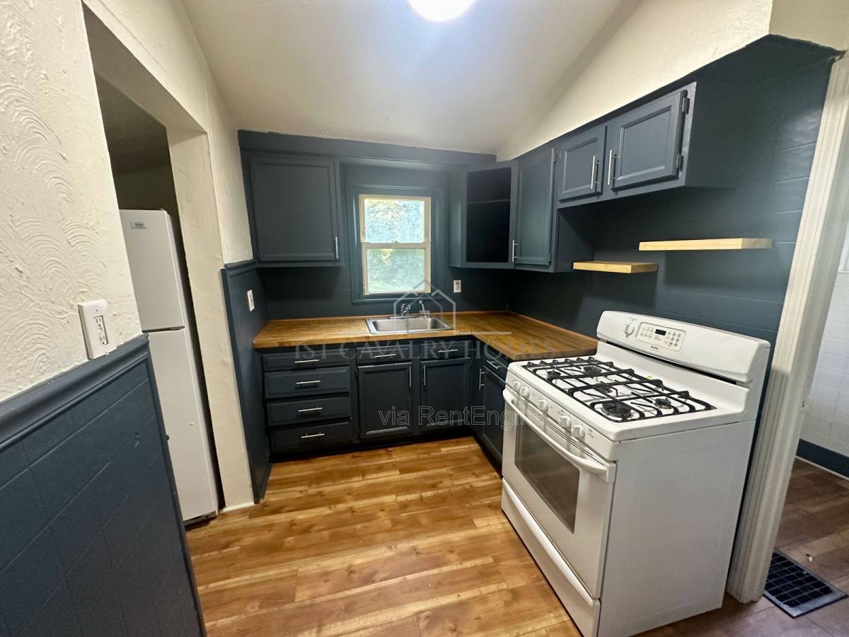 251 Arch St – photo 5