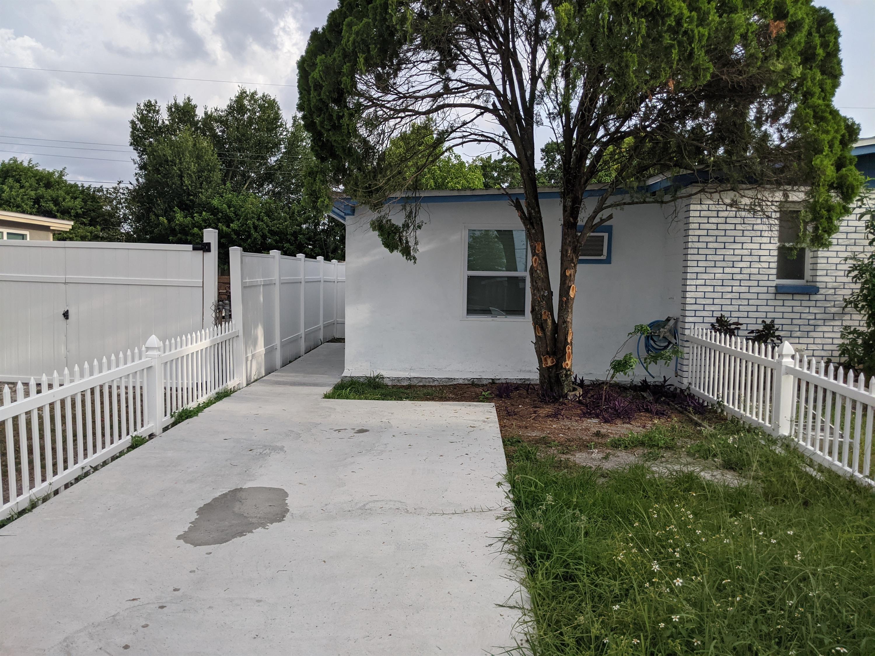 4853 W Minnehaha St – photo 2